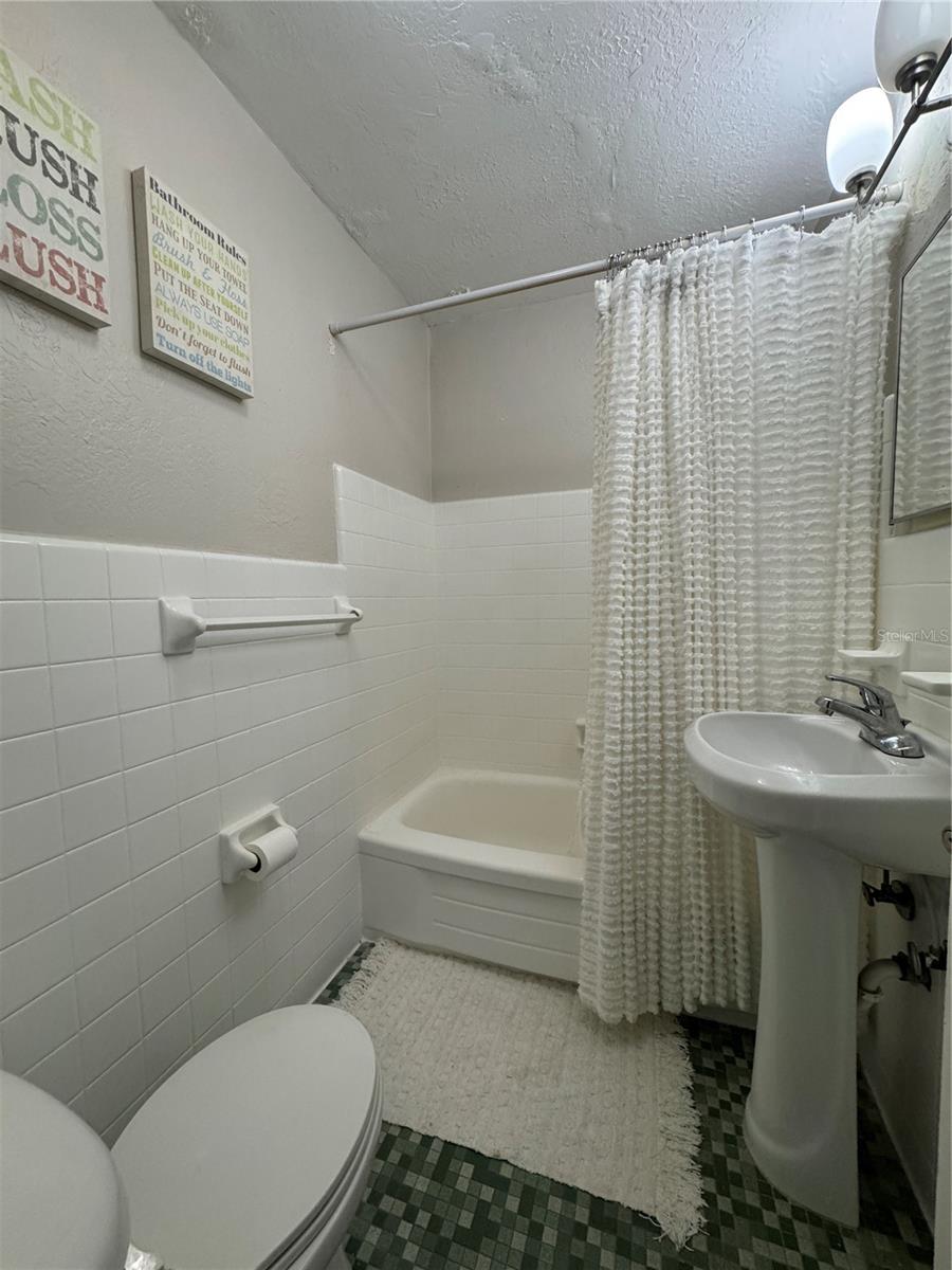 THE WAVE CONDO - Residential Lease