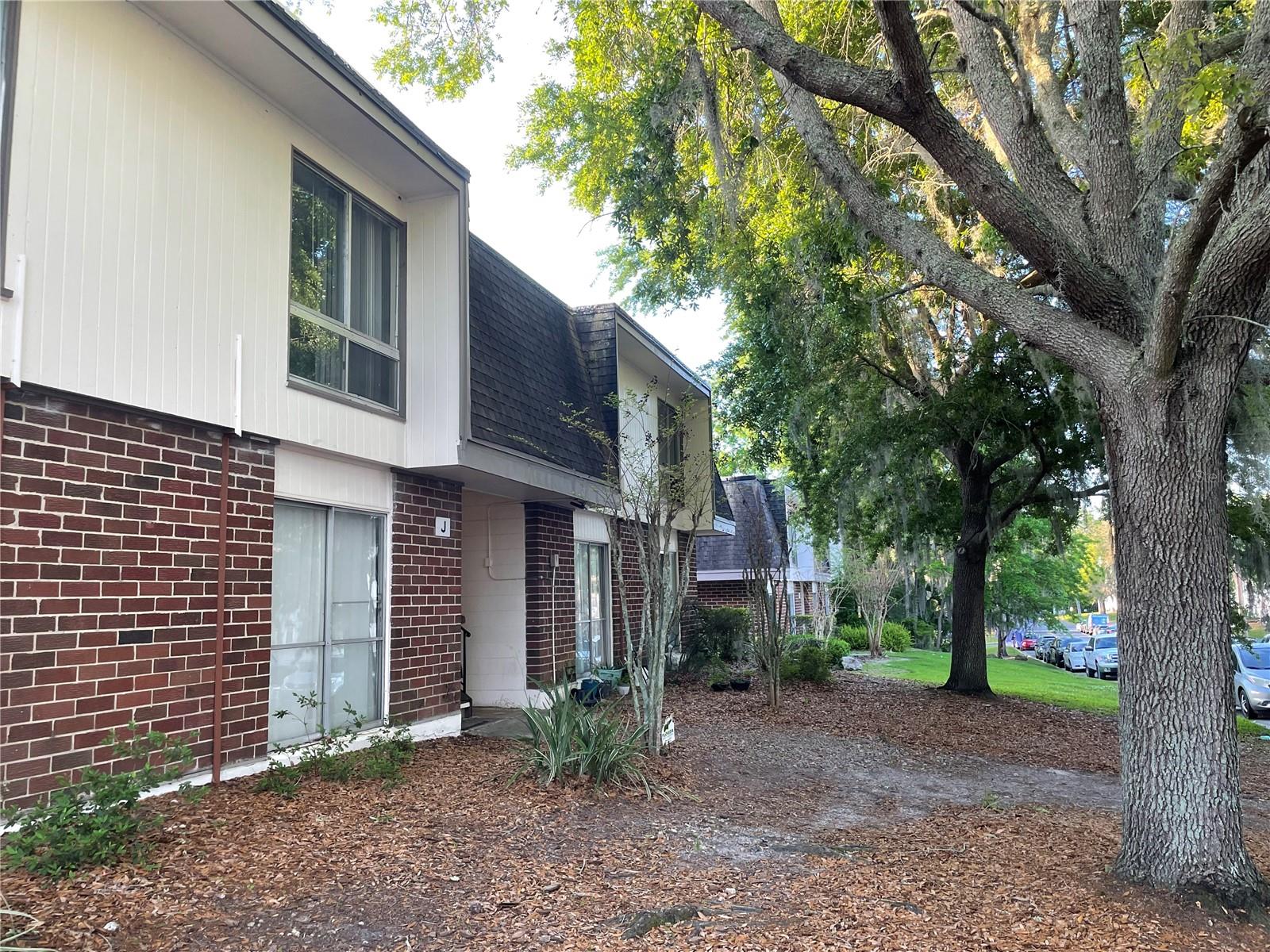 SUMMIT HOUSE - Residential