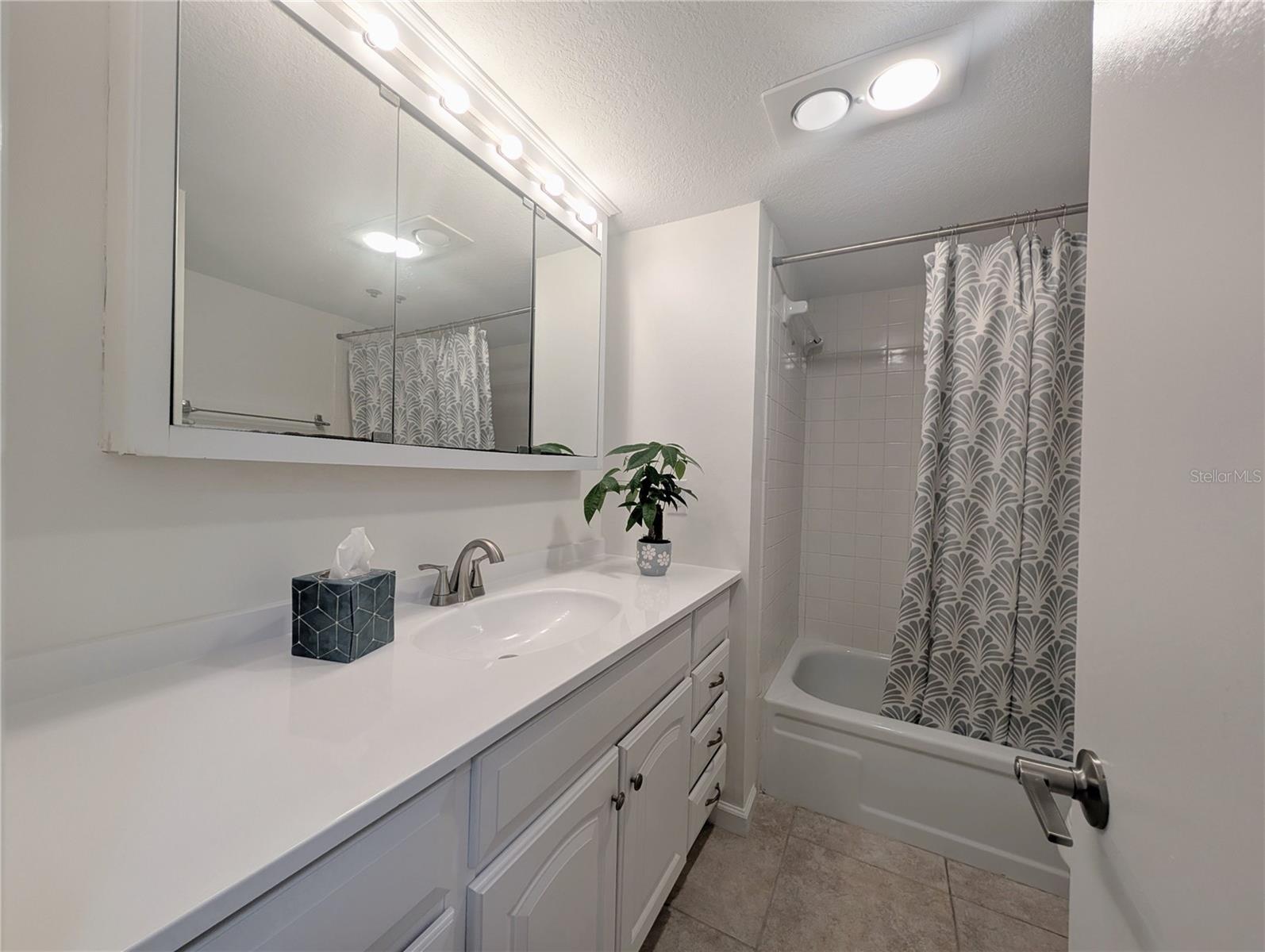 ONE THOUSAND OAKS REP - Residential