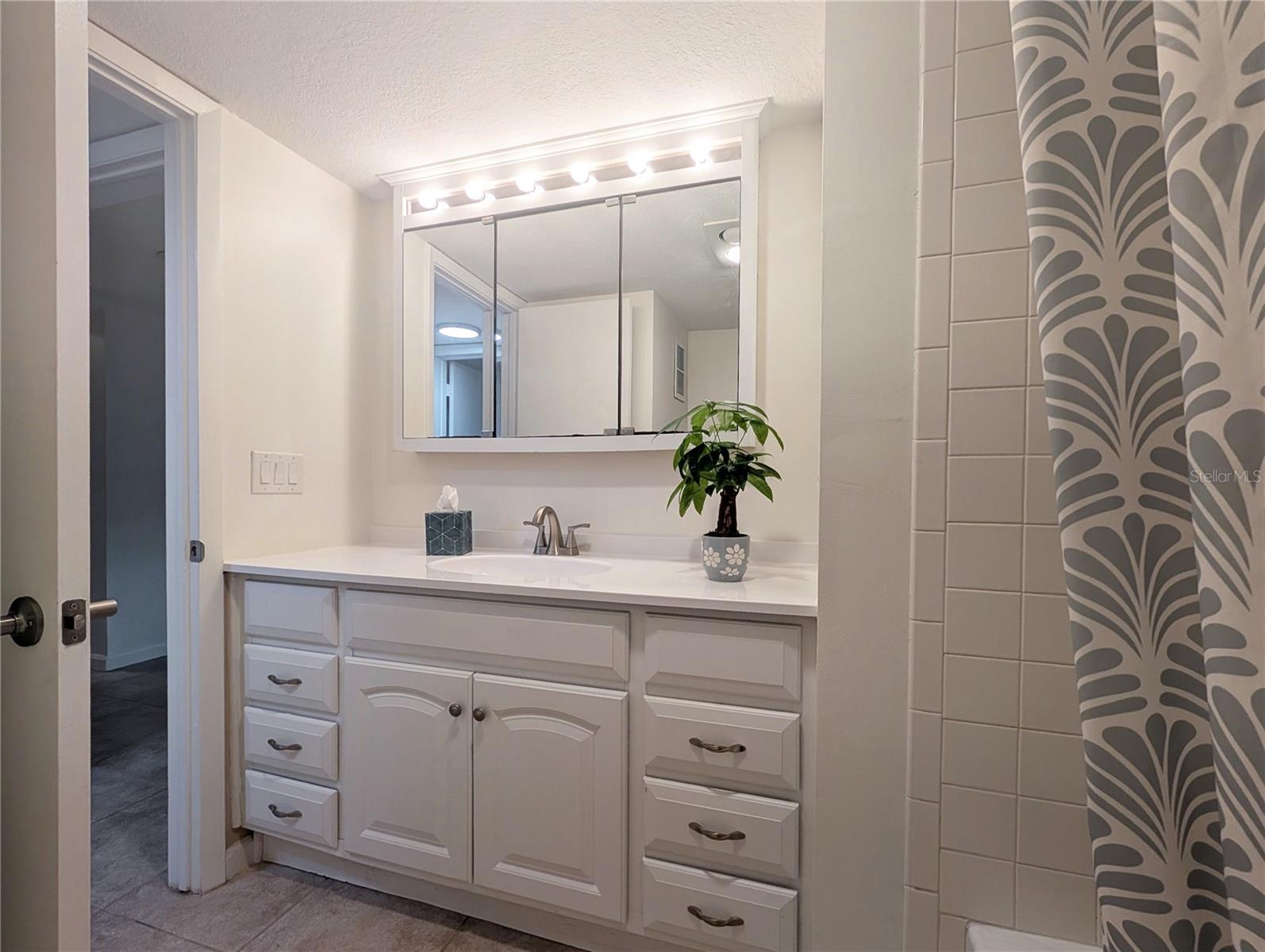 ONE THOUSAND OAKS REP - Residential