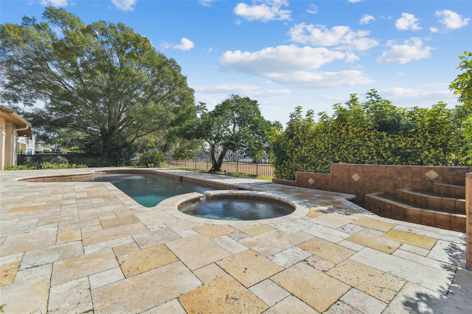 ISLEWORTH - Residential