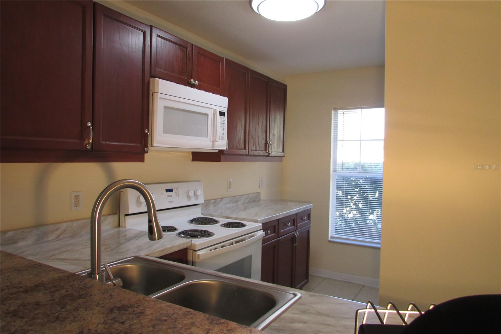AUTUMN LANE TWNHMS CONDO - Residential