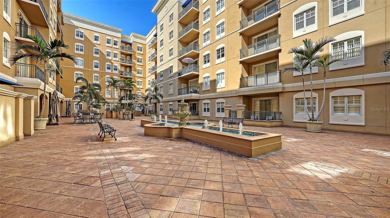 BROADWAY PROMENADE - Residential