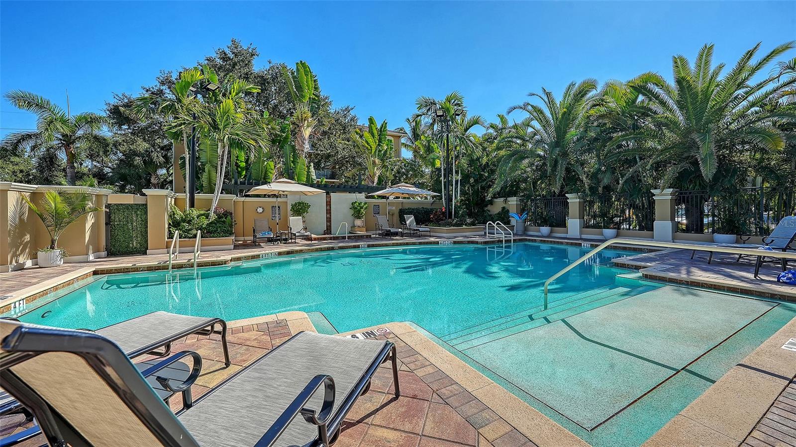 BROADWAY PROMENADE - Residential