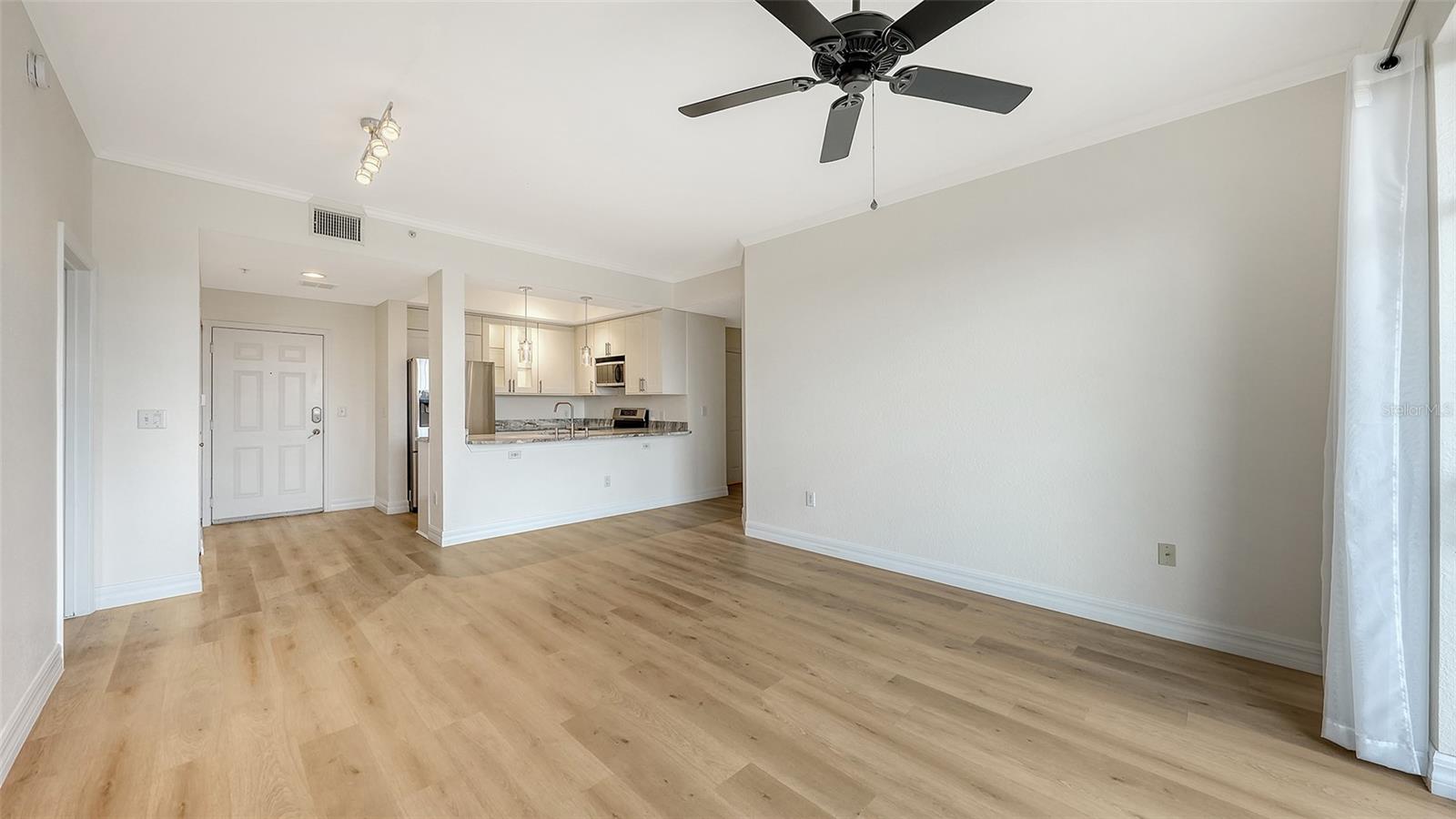 BROADWAY PROMENADE - Residential