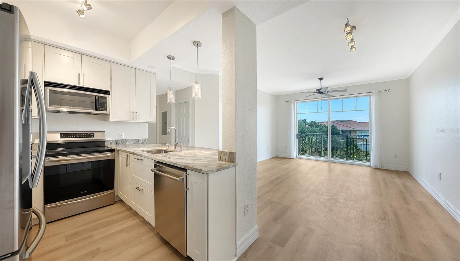 BROADWAY PROMENADE - Residential