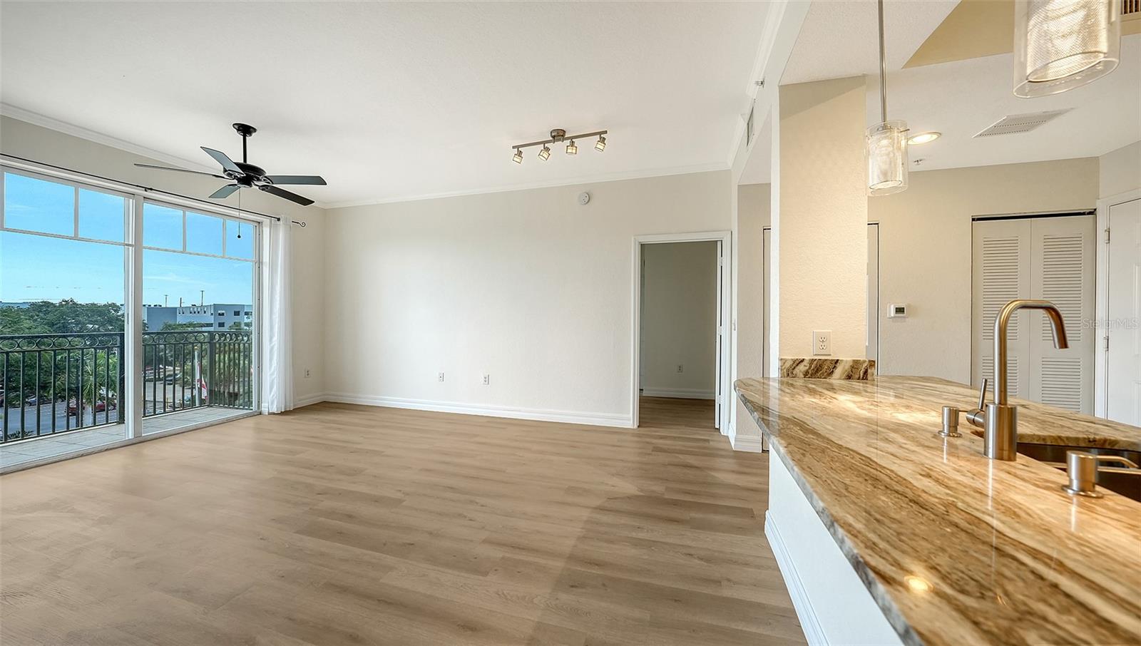 BROADWAY PROMENADE - Residential