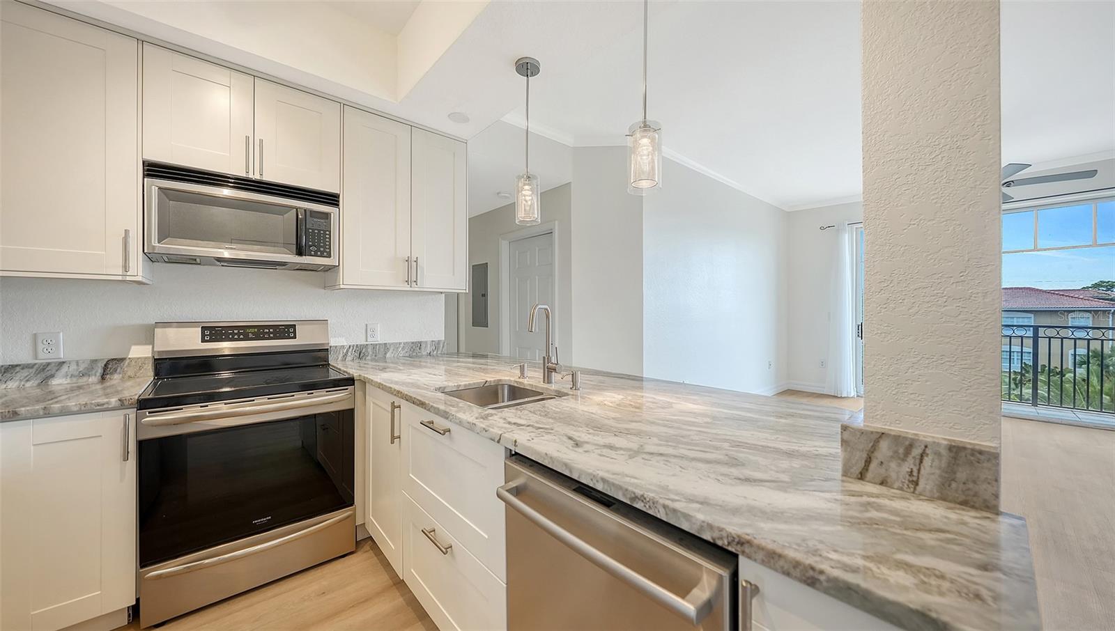 BROADWAY PROMENADE - Residential