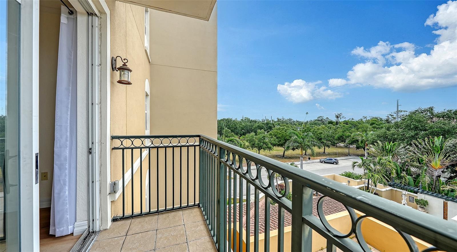 BROADWAY PROMENADE - Residential