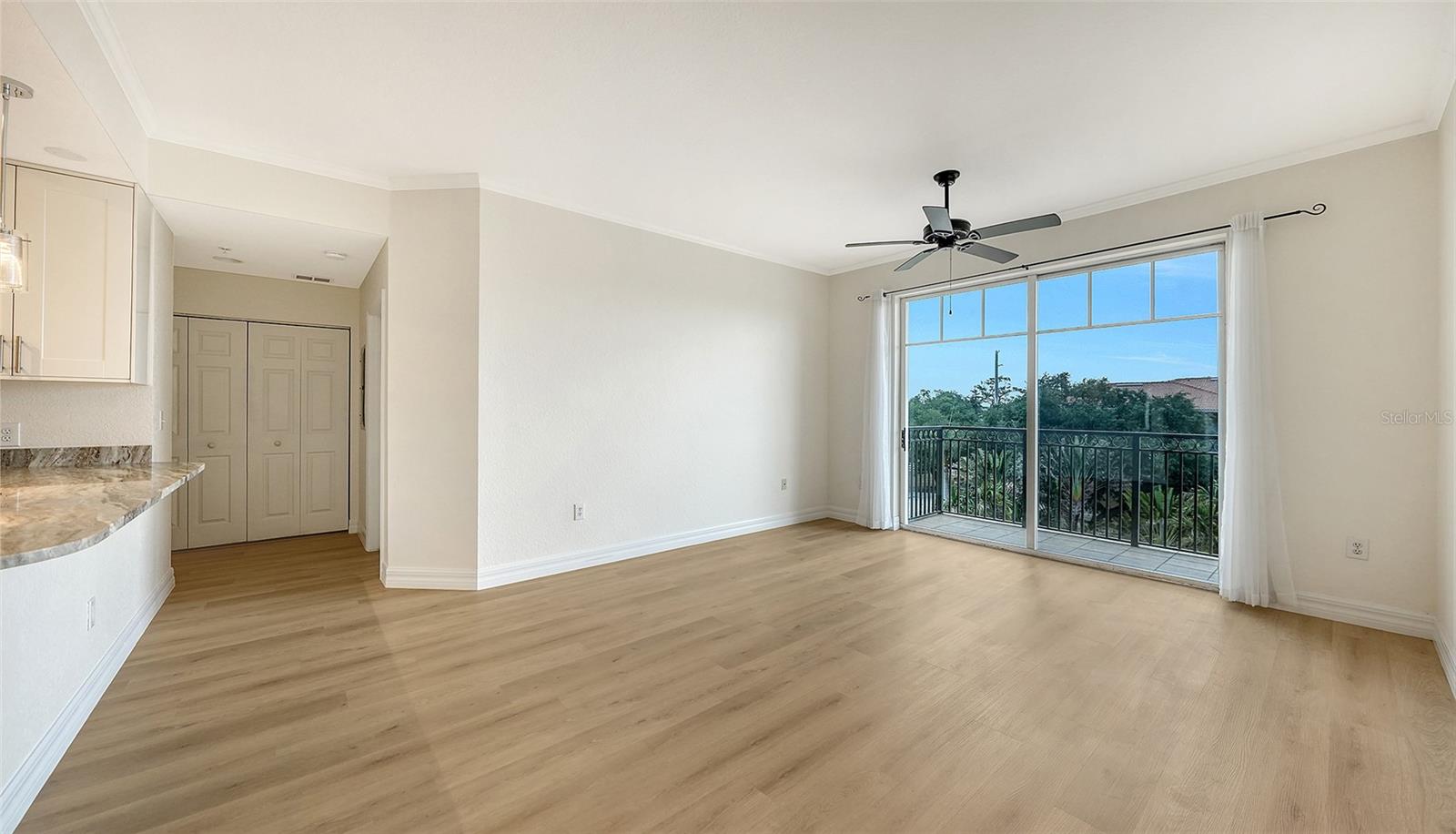 BROADWAY PROMENADE - Residential