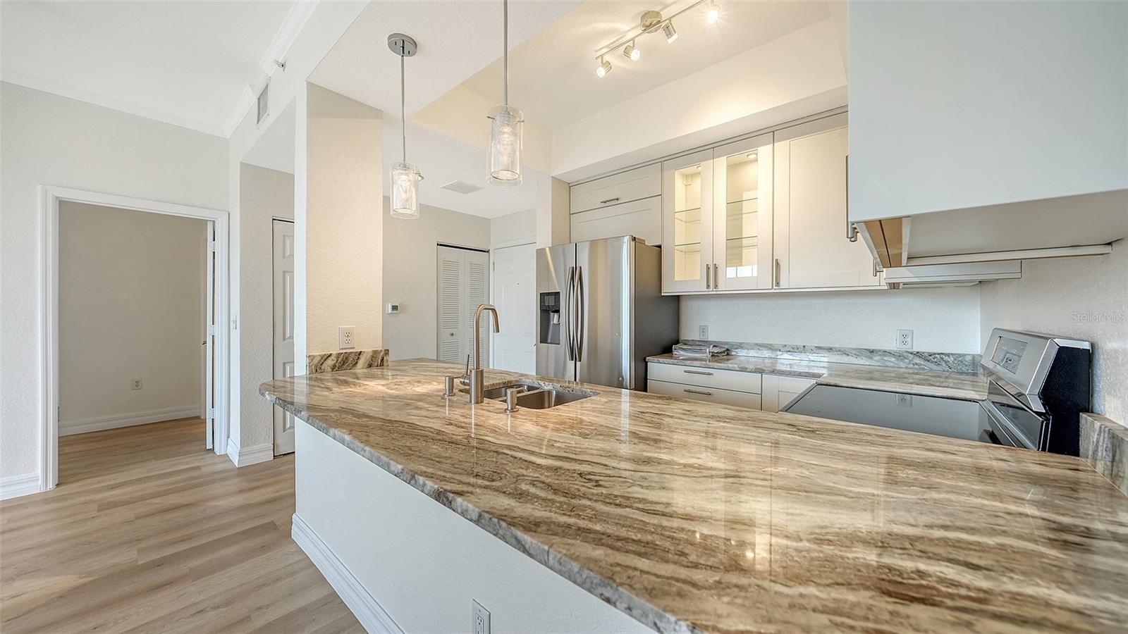 BROADWAY PROMENADE - Residential