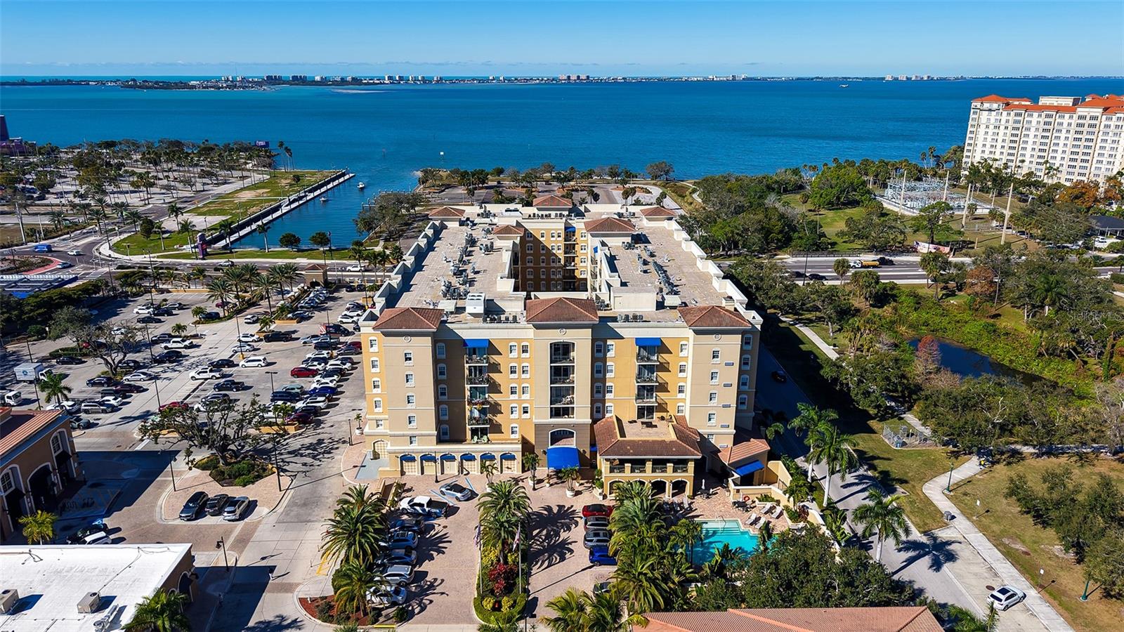 BROADWAY PROMENADE - Residential