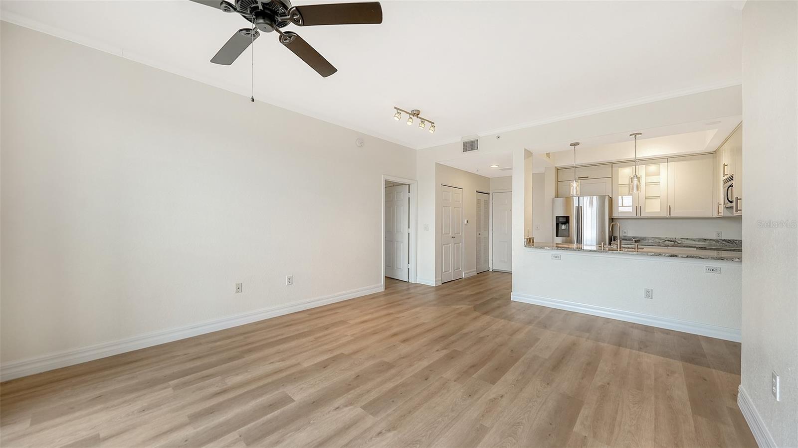 BROADWAY PROMENADE - Residential