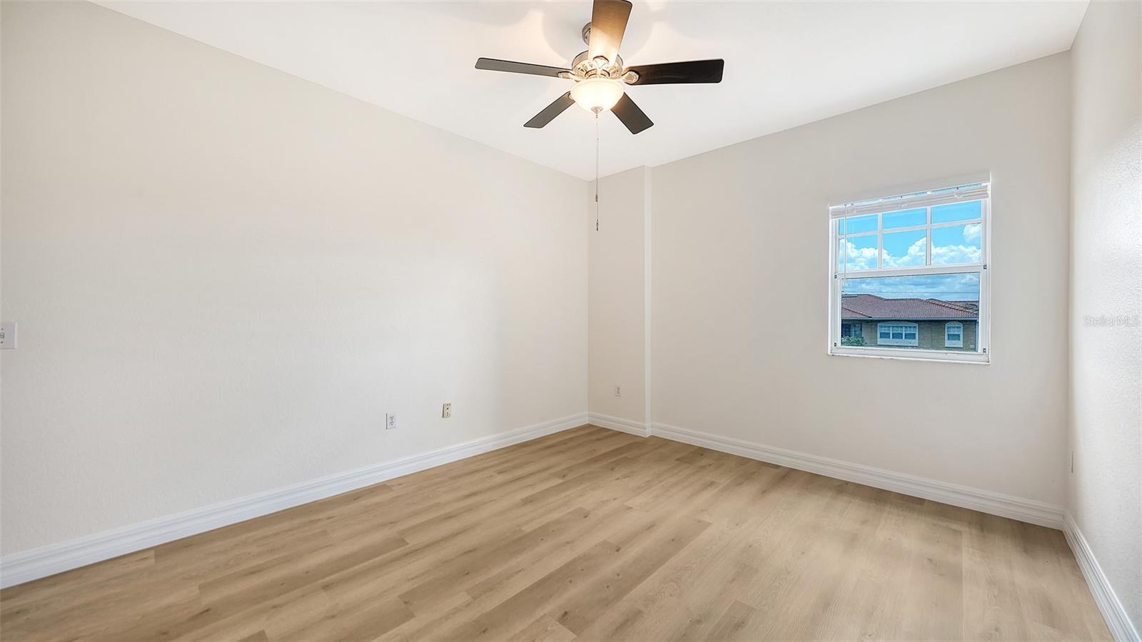 BROADWAY PROMENADE - Residential