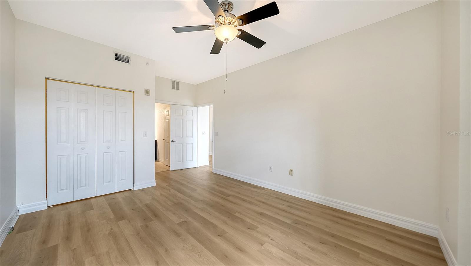 BROADWAY PROMENADE - Residential