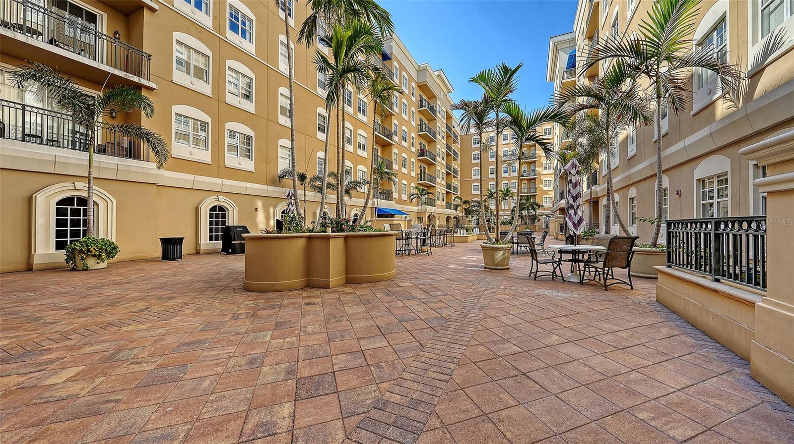 BROADWAY PROMENADE - Residential