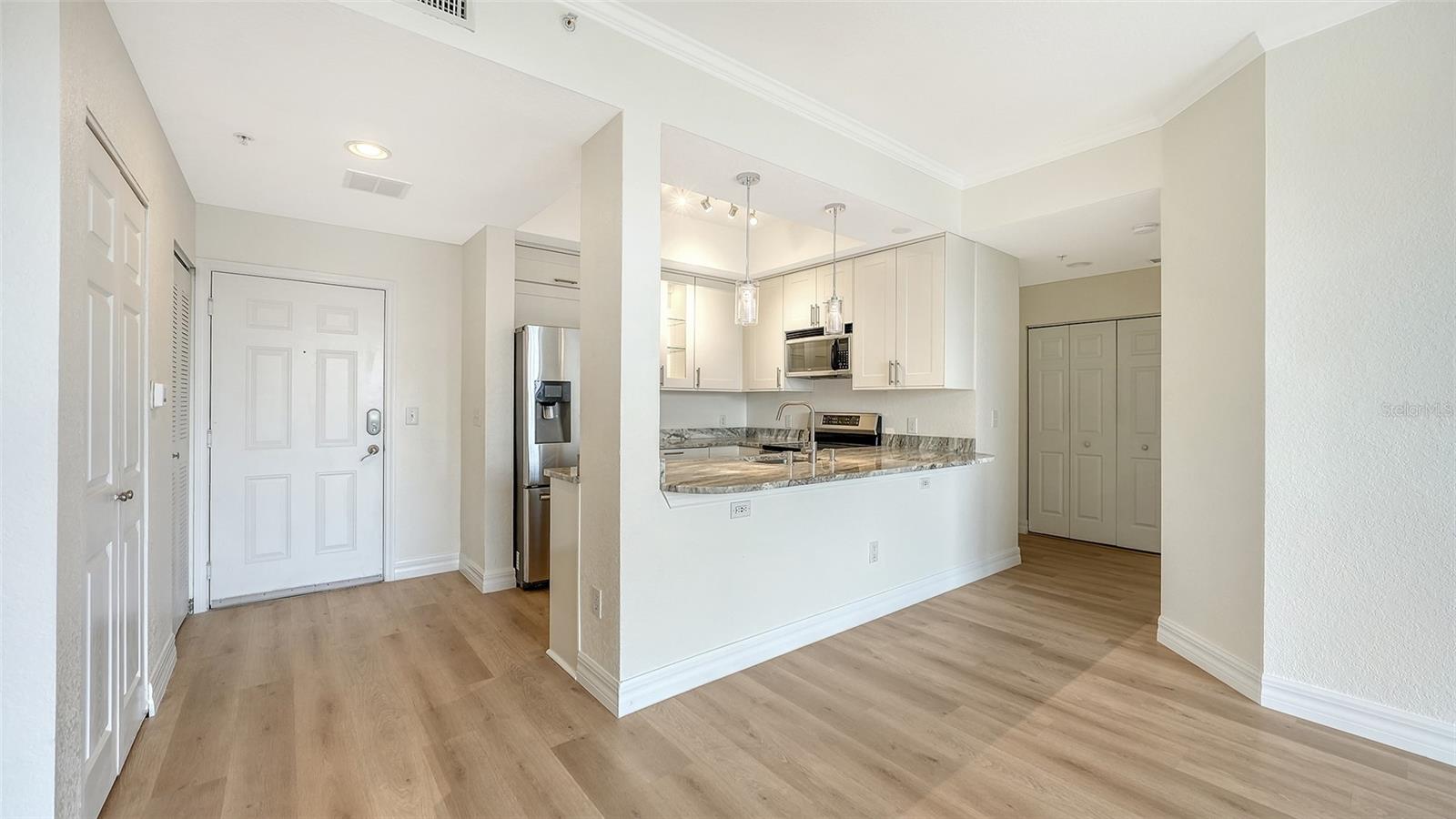 BROADWAY PROMENADE - Residential