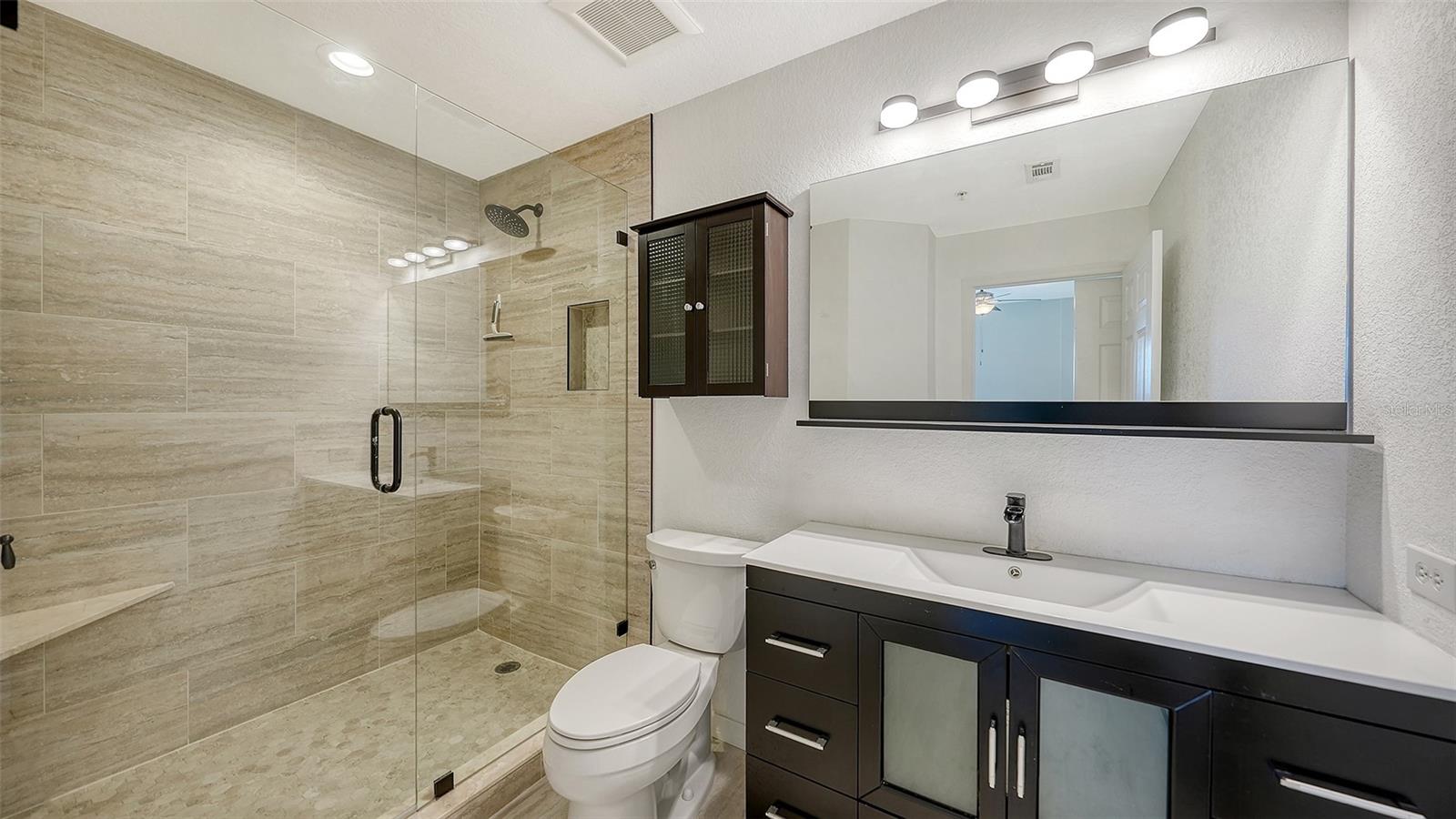 BROADWAY PROMENADE - Residential