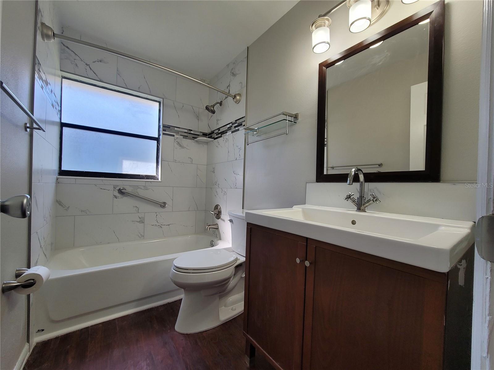 LAND WHISPERING OAKS - Residential Lease
