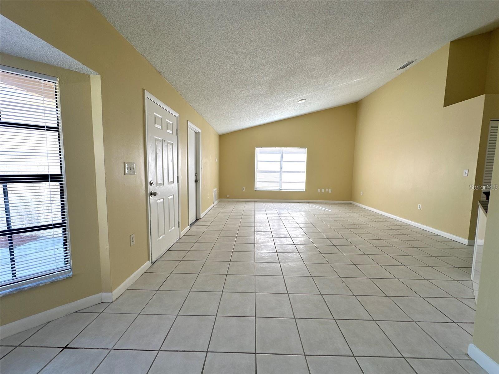 MAGNOLIA LAKES - Residential Lease