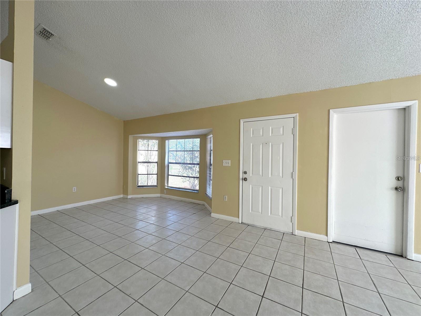 MAGNOLIA LAKES - Residential Lease