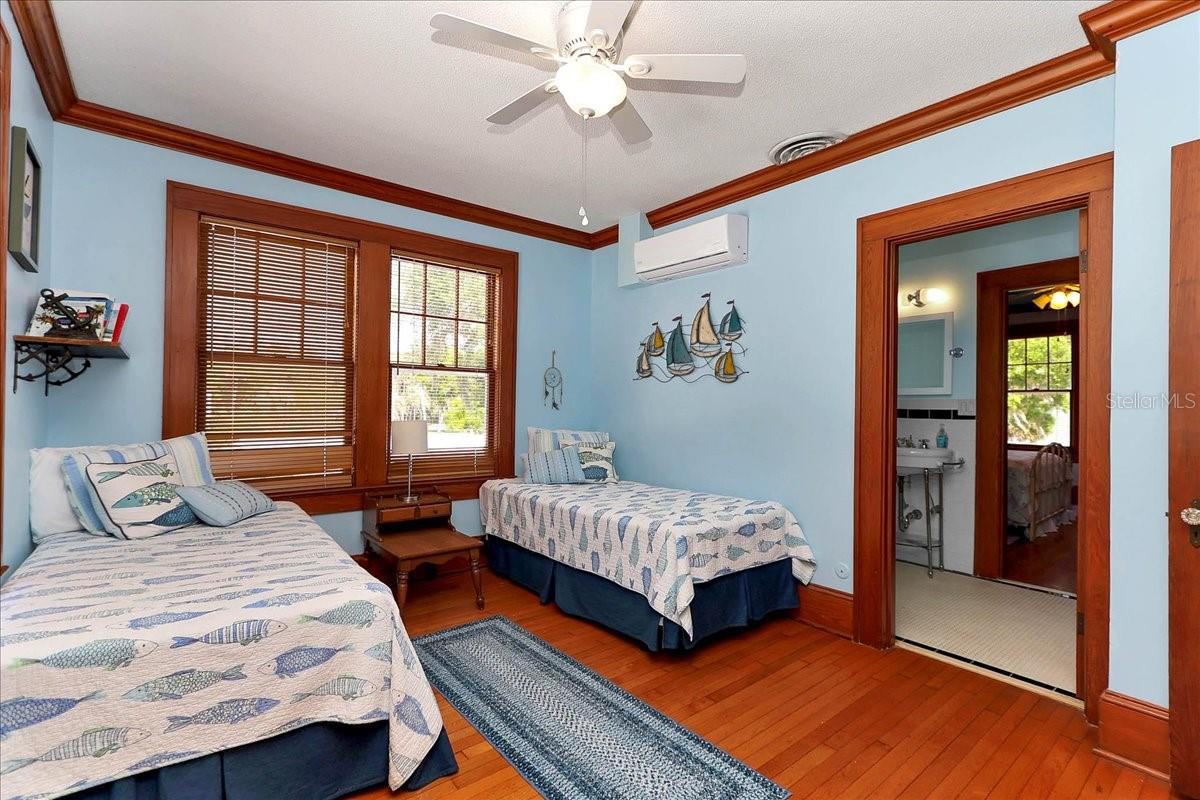 LEESBURG PALMORA PARK - Residential