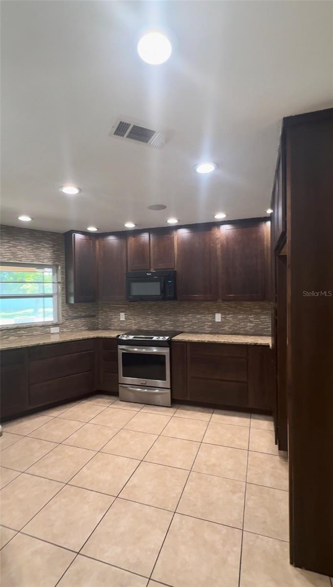 MORAN GROVES - Residential