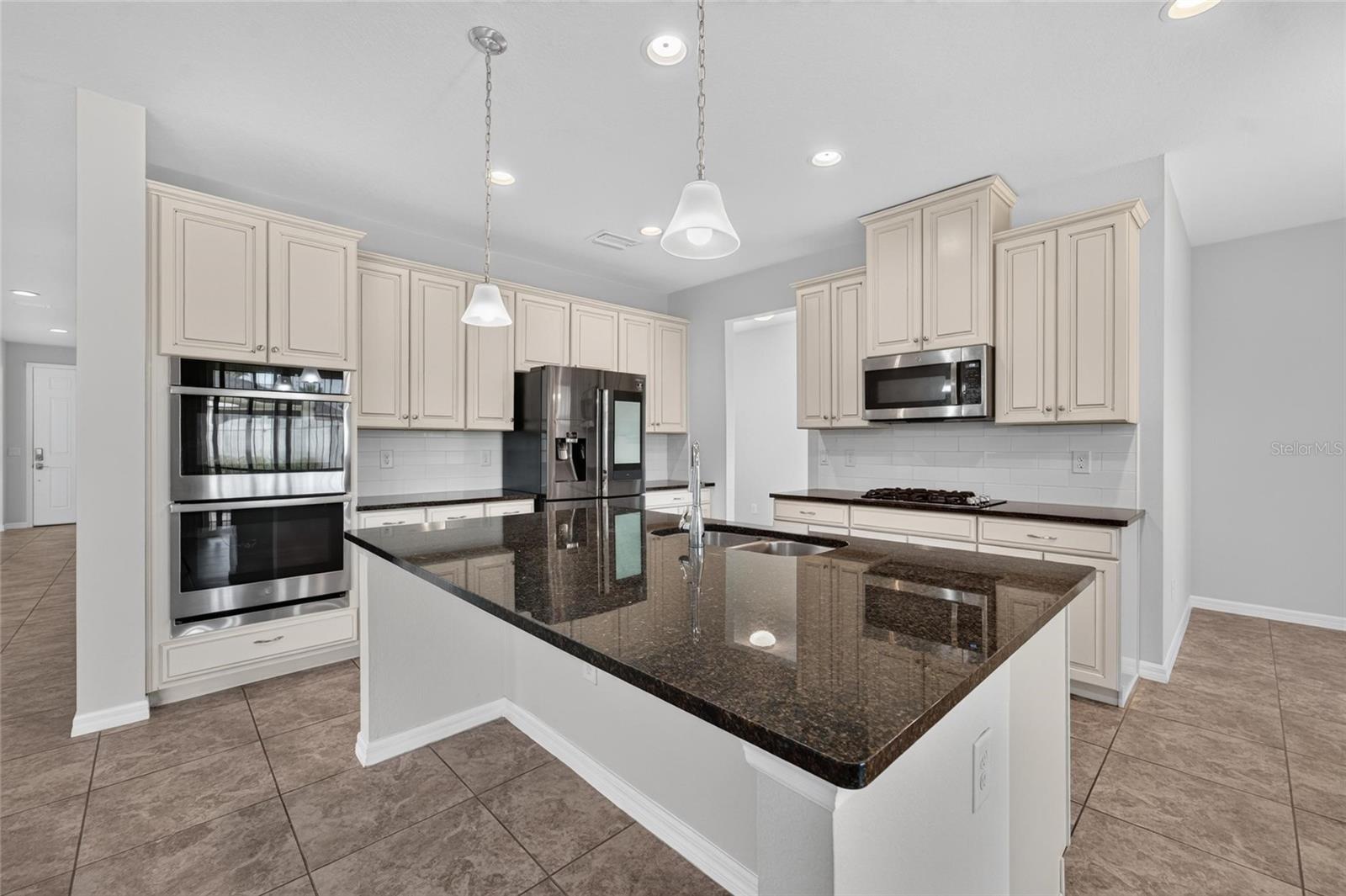 LUCAYA LAKE CLUB PH 3 - Residential