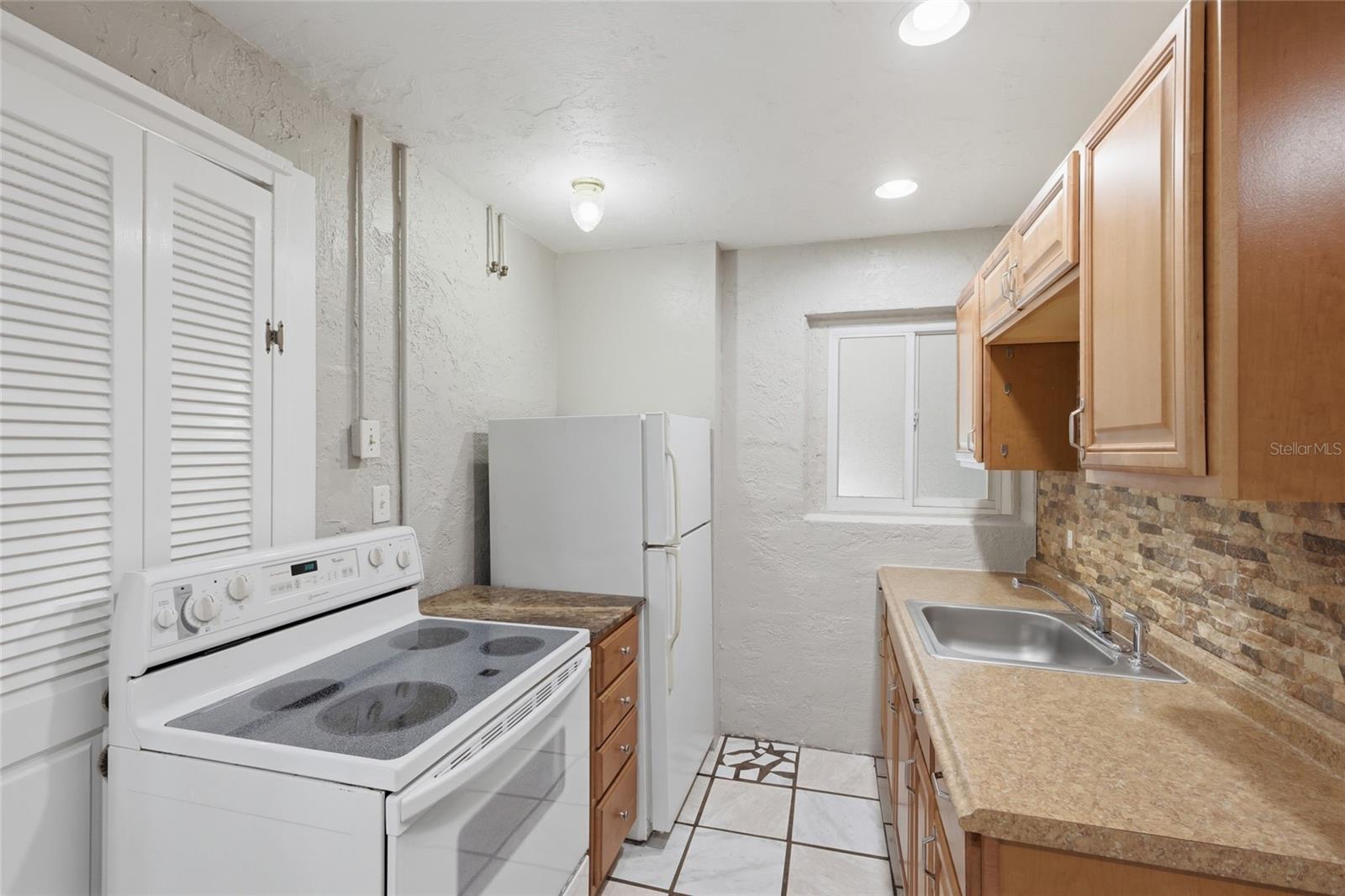 EDGEWATER - Residential