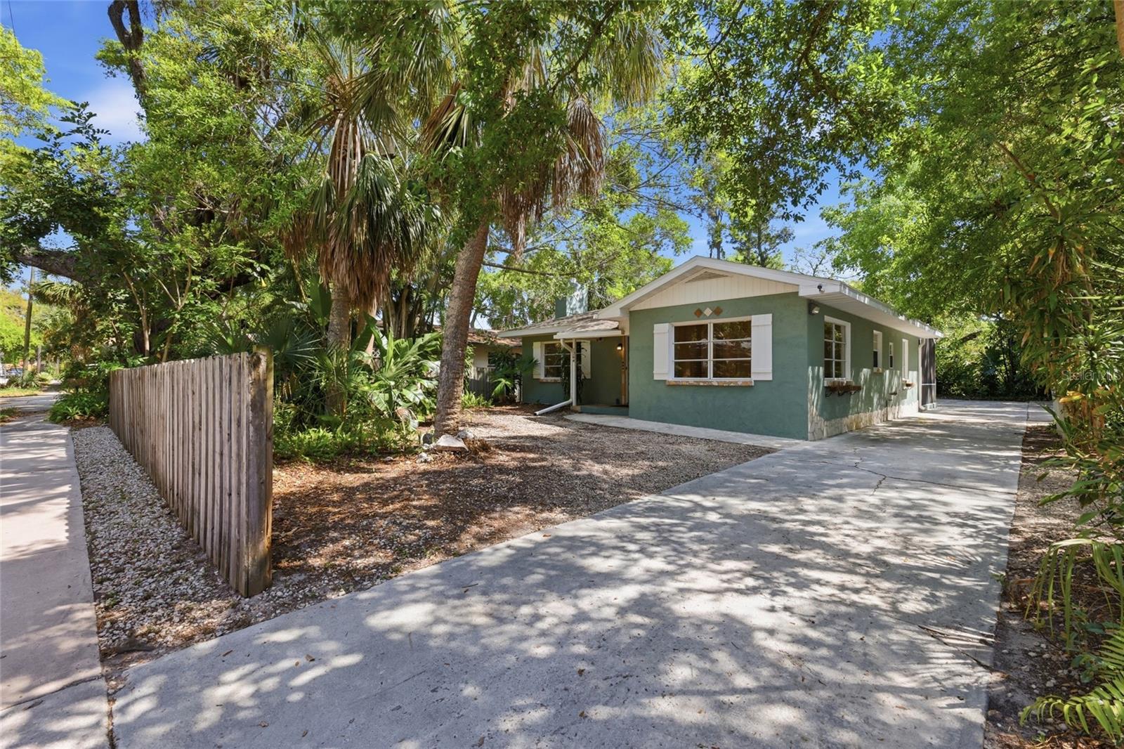 EDGEWATER - Residential