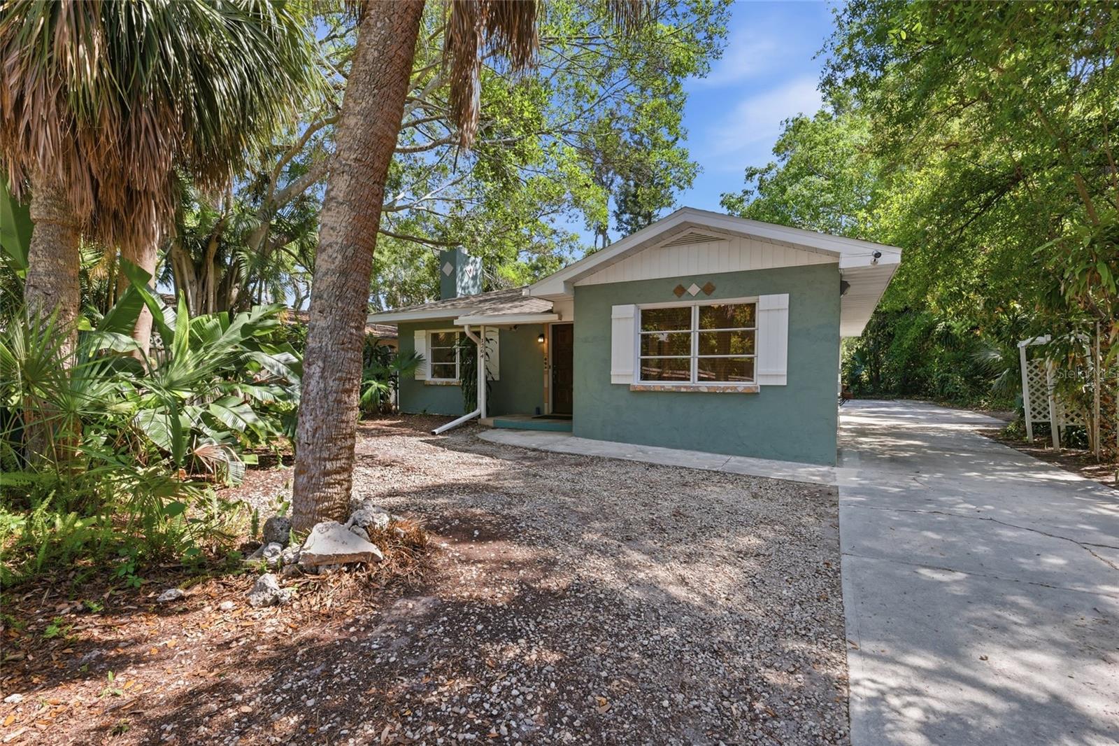 EDGEWATER - Residential