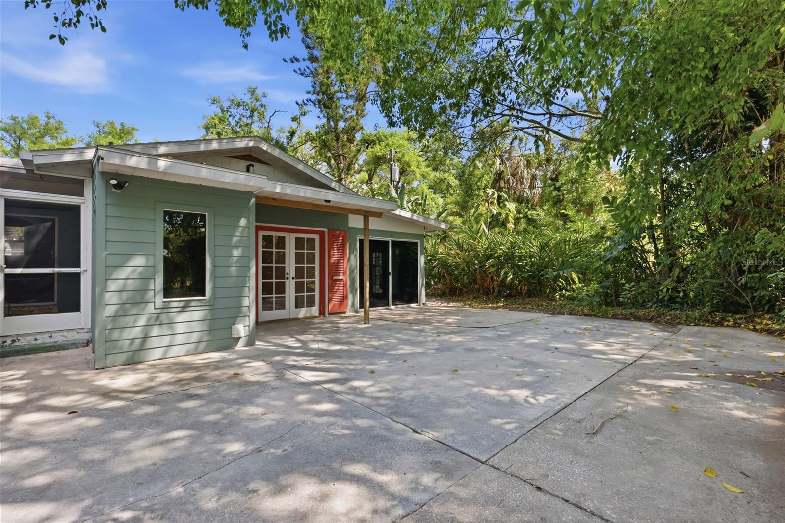EDGEWATER - Residential