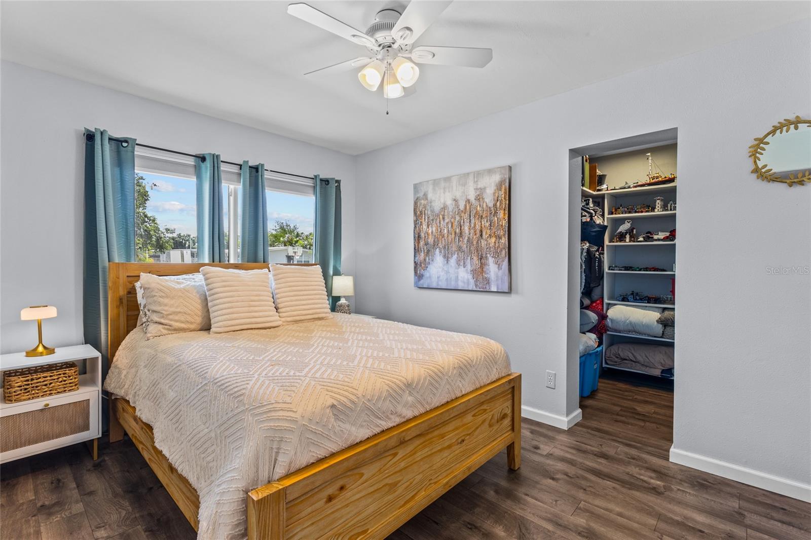 LAKE SARASOTA - Residential