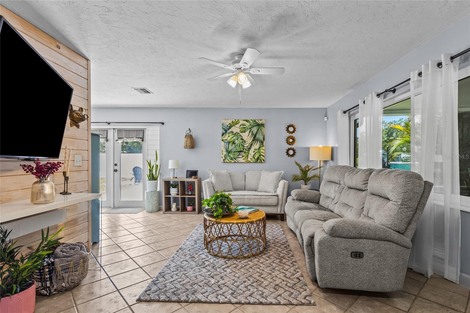 LAKE SARASOTA - Residential