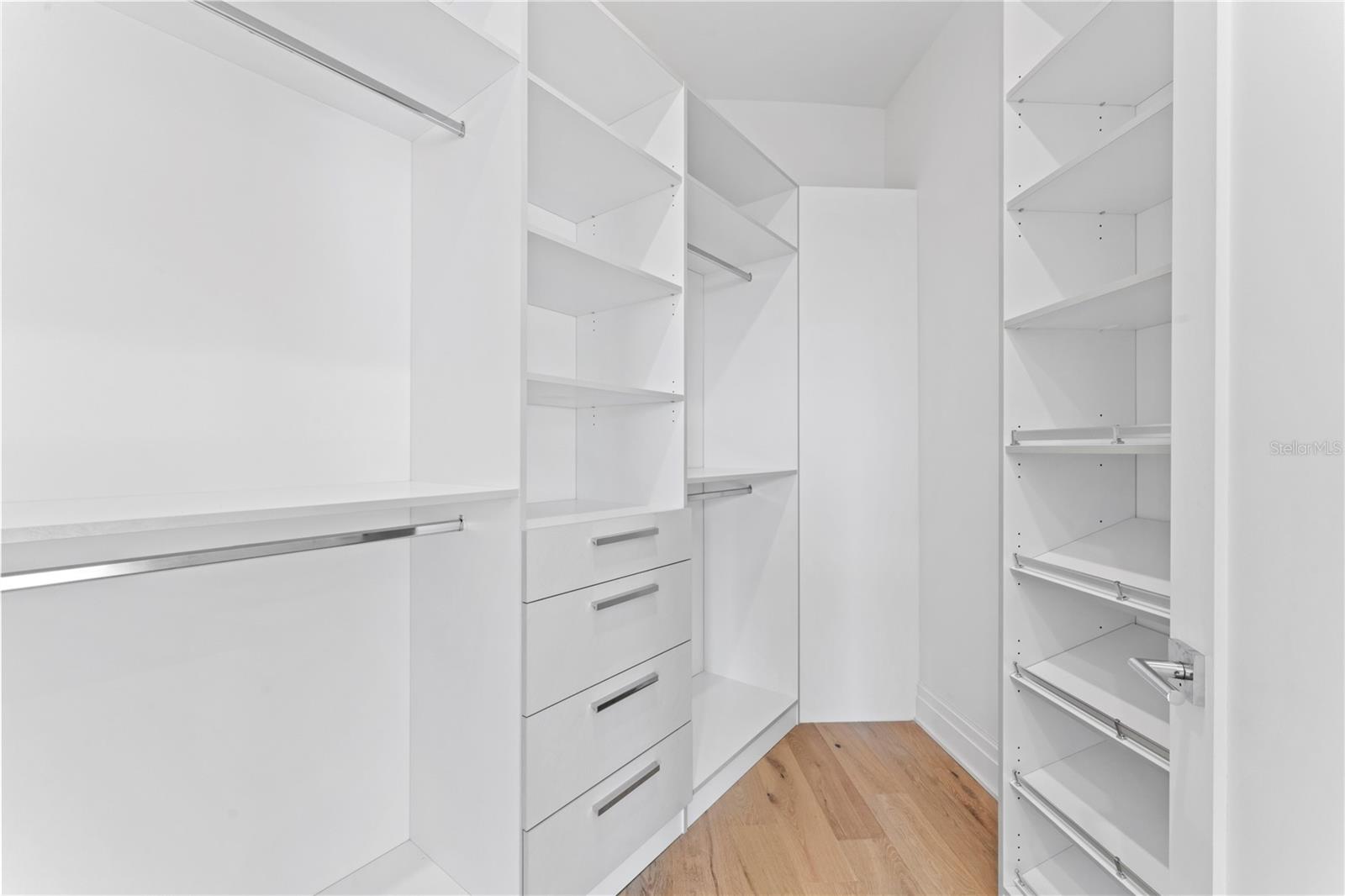 CAROL SHORES - Residential