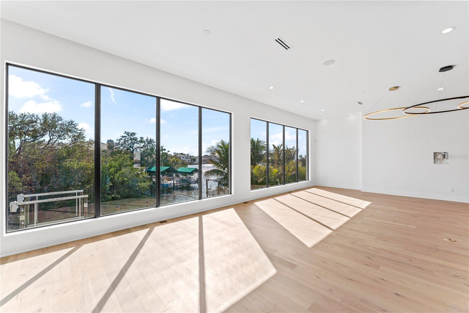 CAROL SHORES - Residential