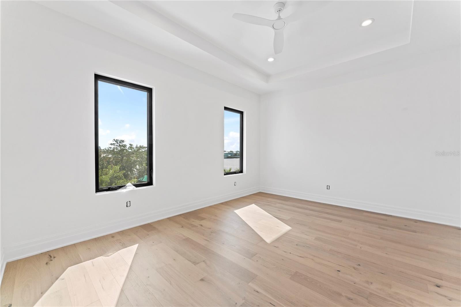 CAROL SHORES - Residential