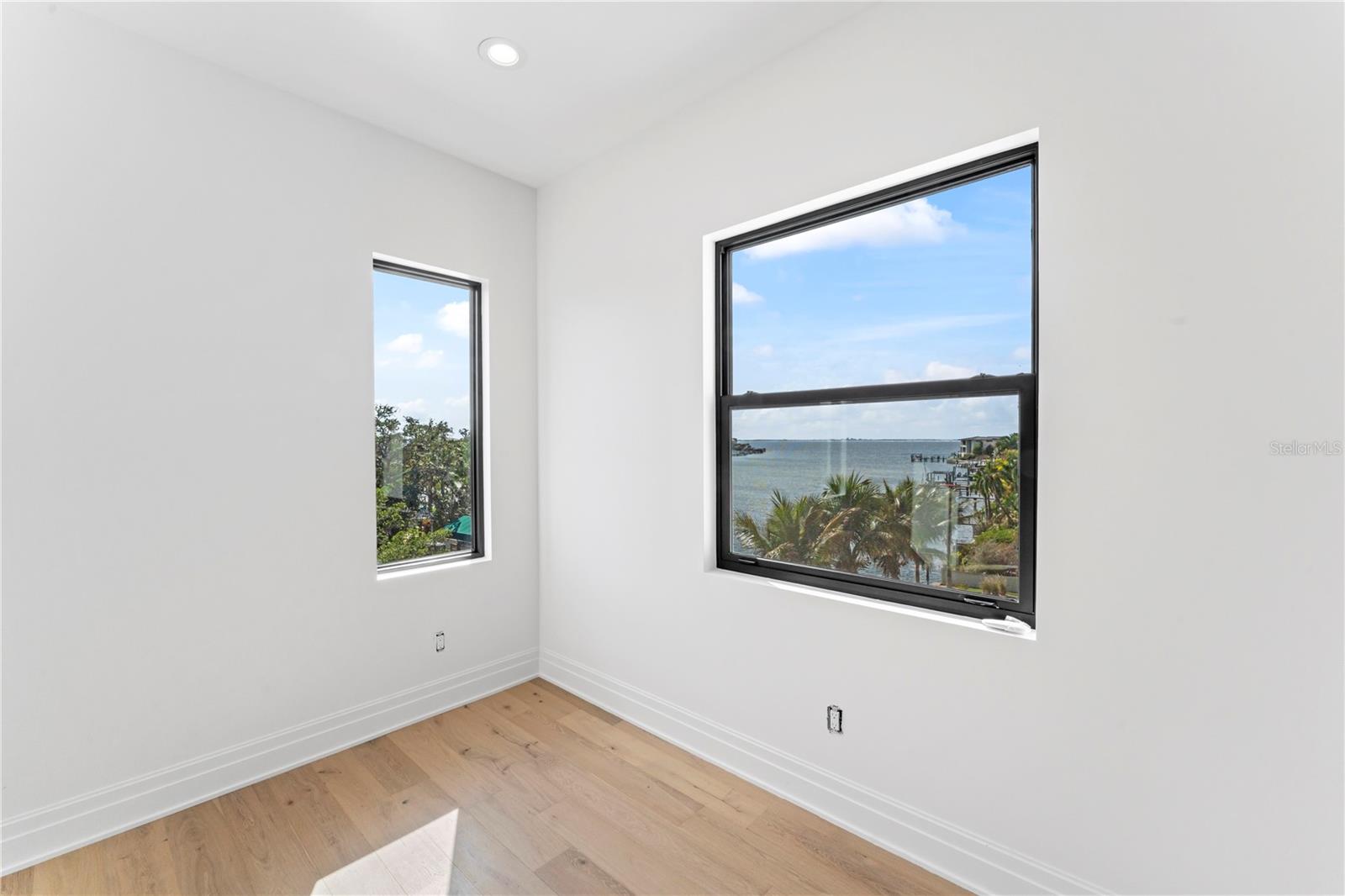 CAROL SHORES - Residential