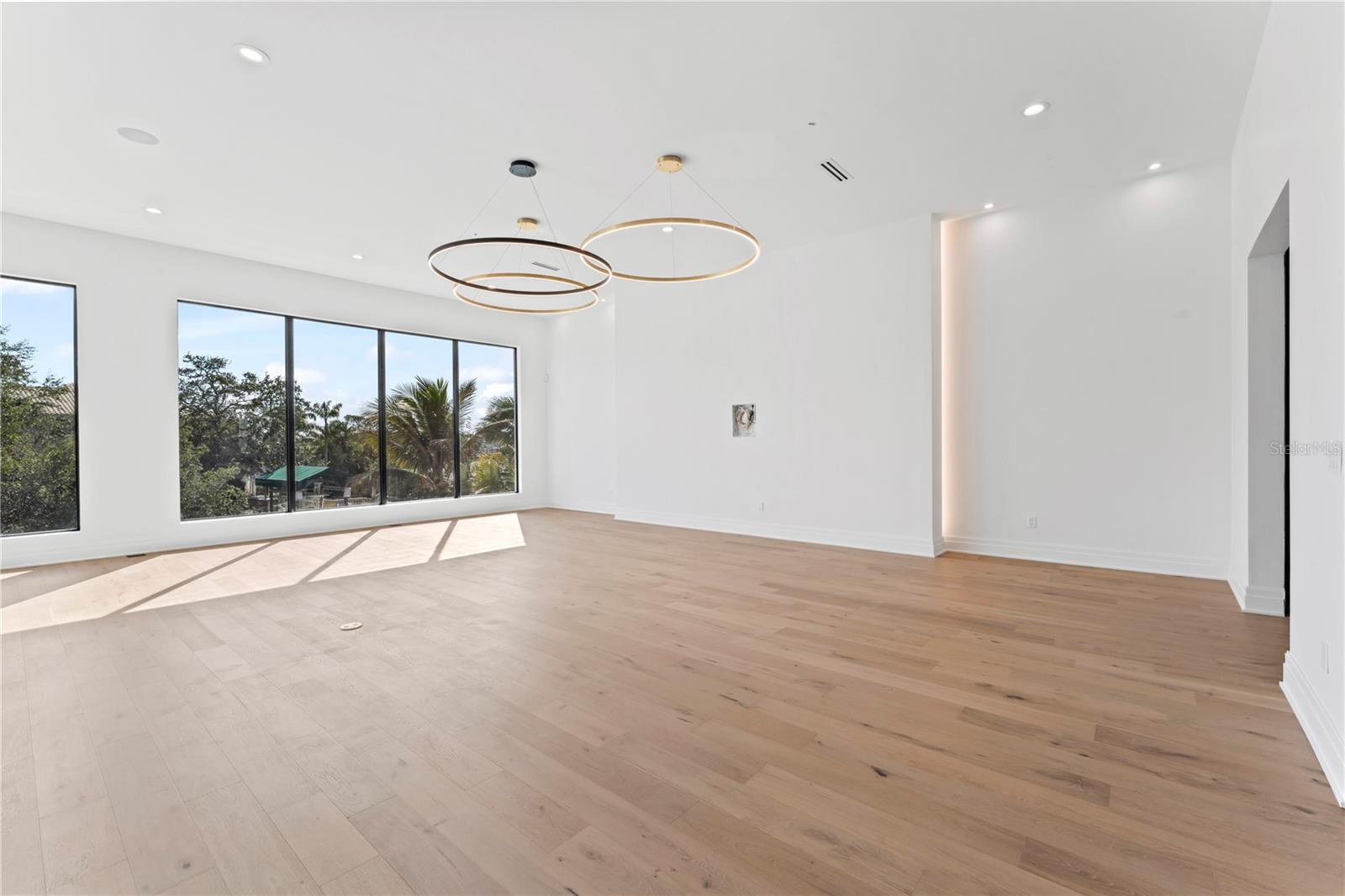 CAROL SHORES - Residential