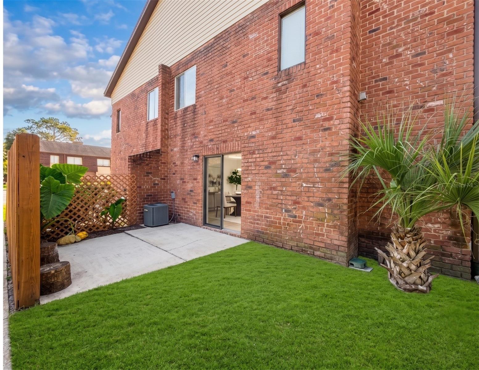HUNTINGTON ON THE GREEN - Residential