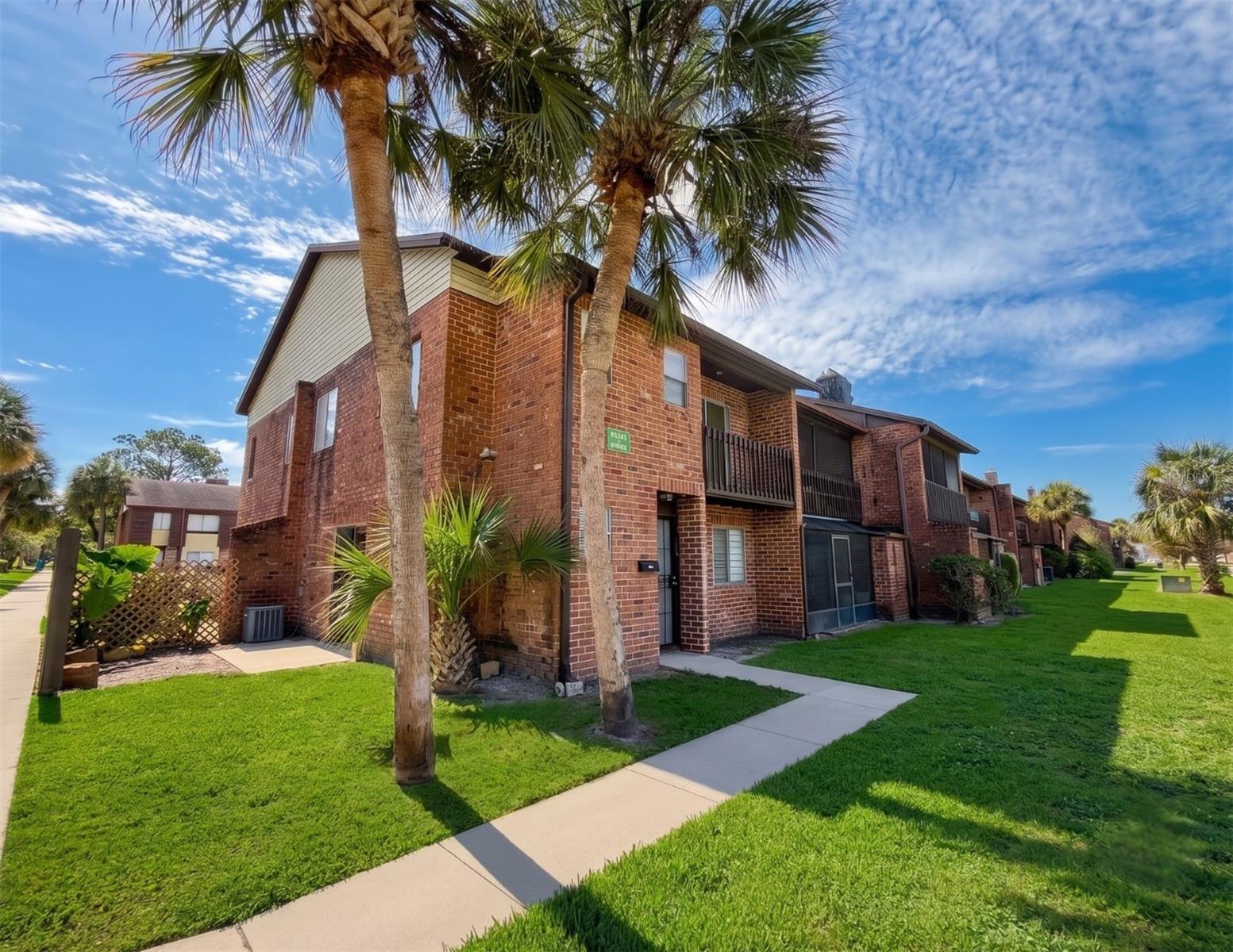 HUNTINGTON ON THE GREEN - Residential