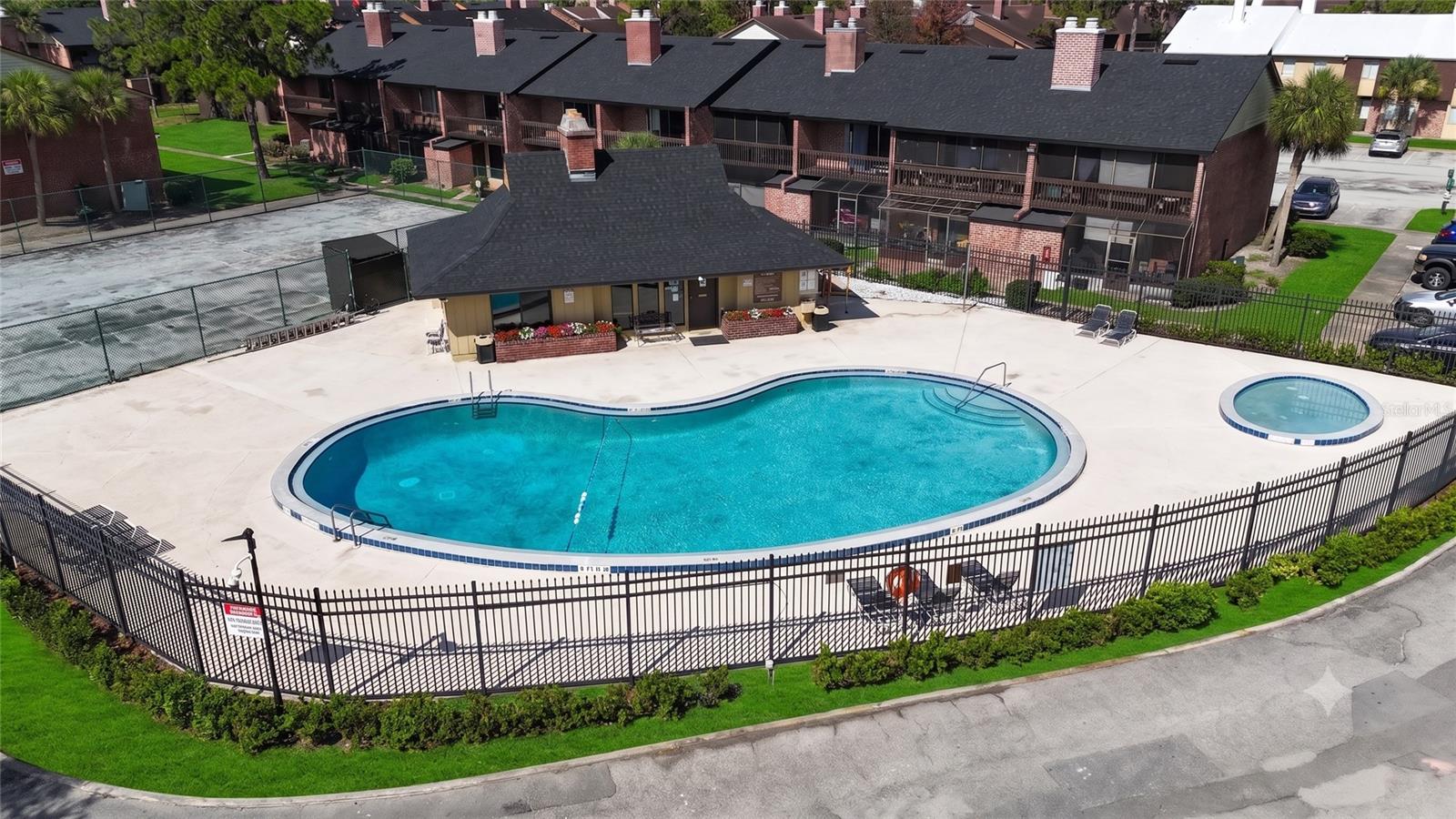 HUNTINGTON ON THE GREEN - Residential