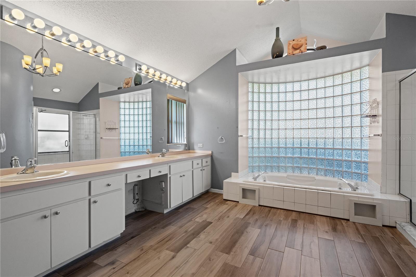 TAMPA PALMS AREA 2 UNIT 7C - Residential
