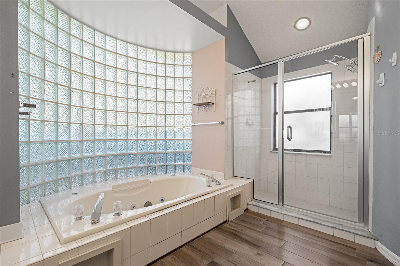 TAMPA PALMS AREA 2 UNIT 7C - Residential
