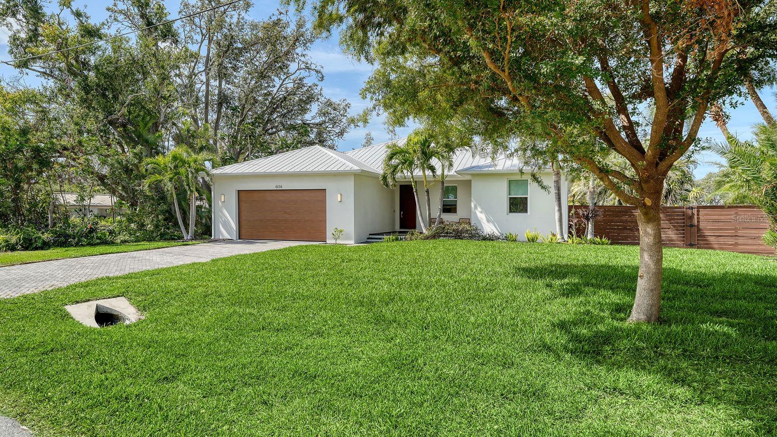 1206 - AQUALANE ESTATES 3RD UNIT - Residential