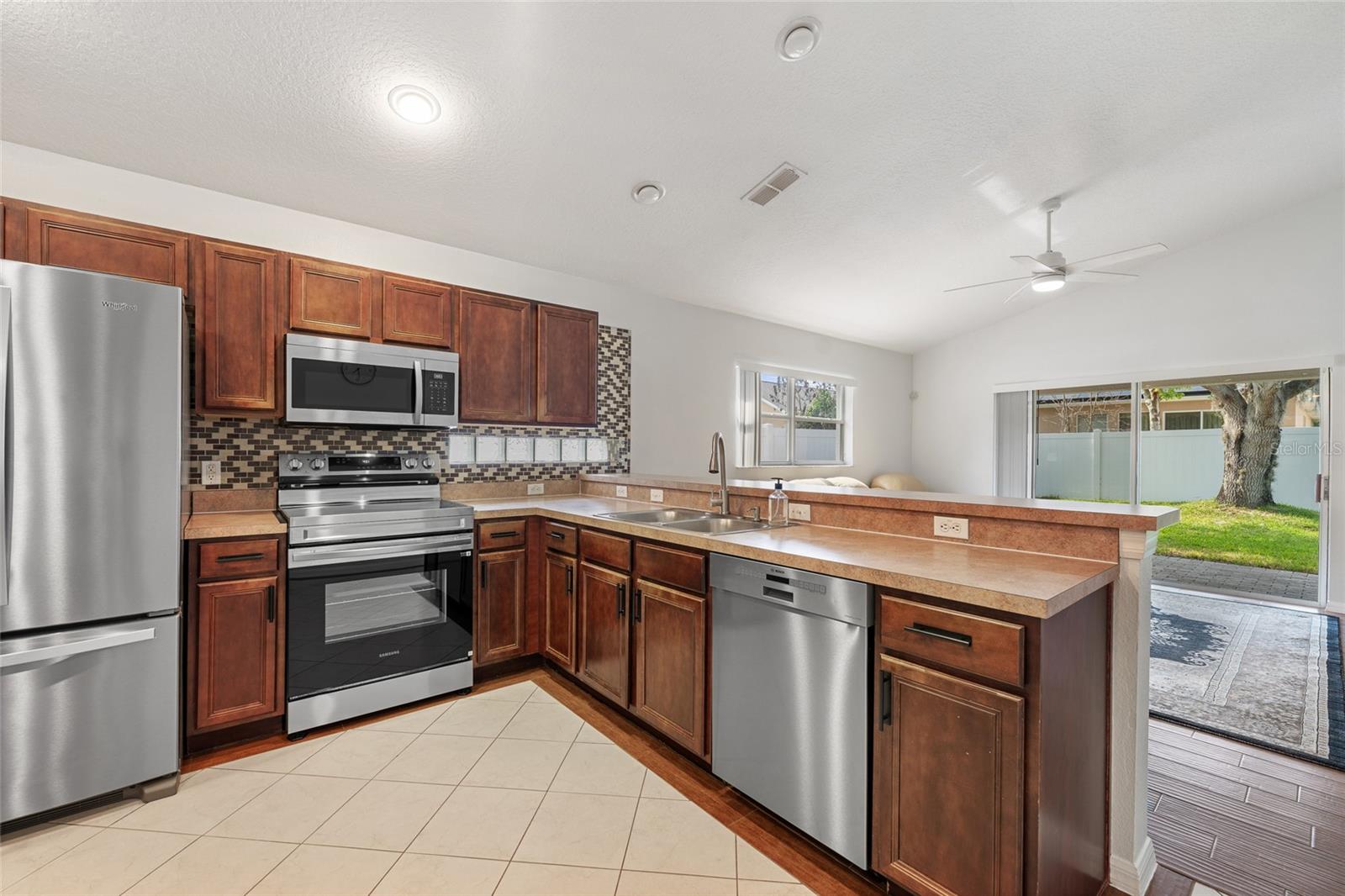 CAMPBELL COVE - Residential Lease
