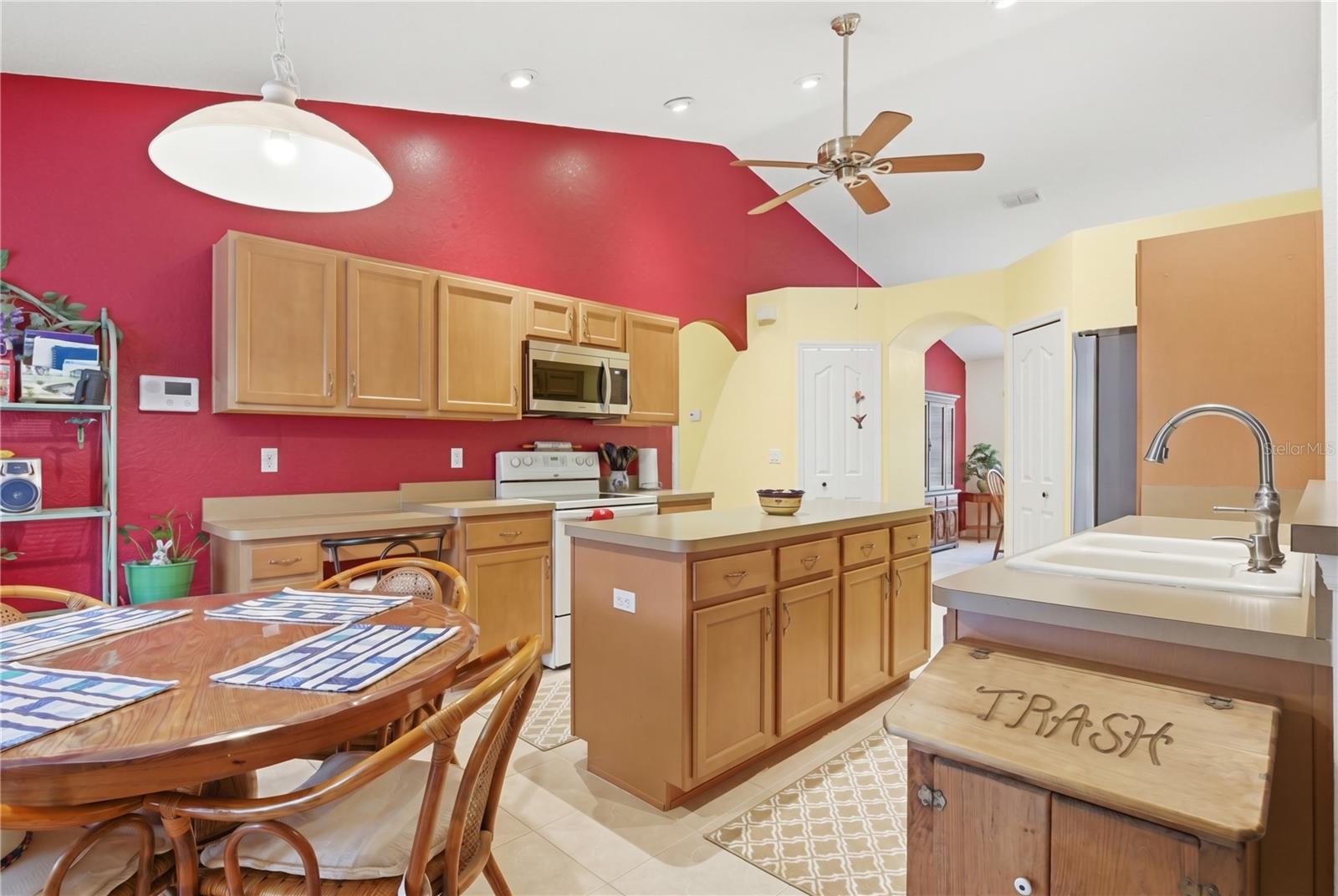 ROYAL HIGHLANDS - Residential