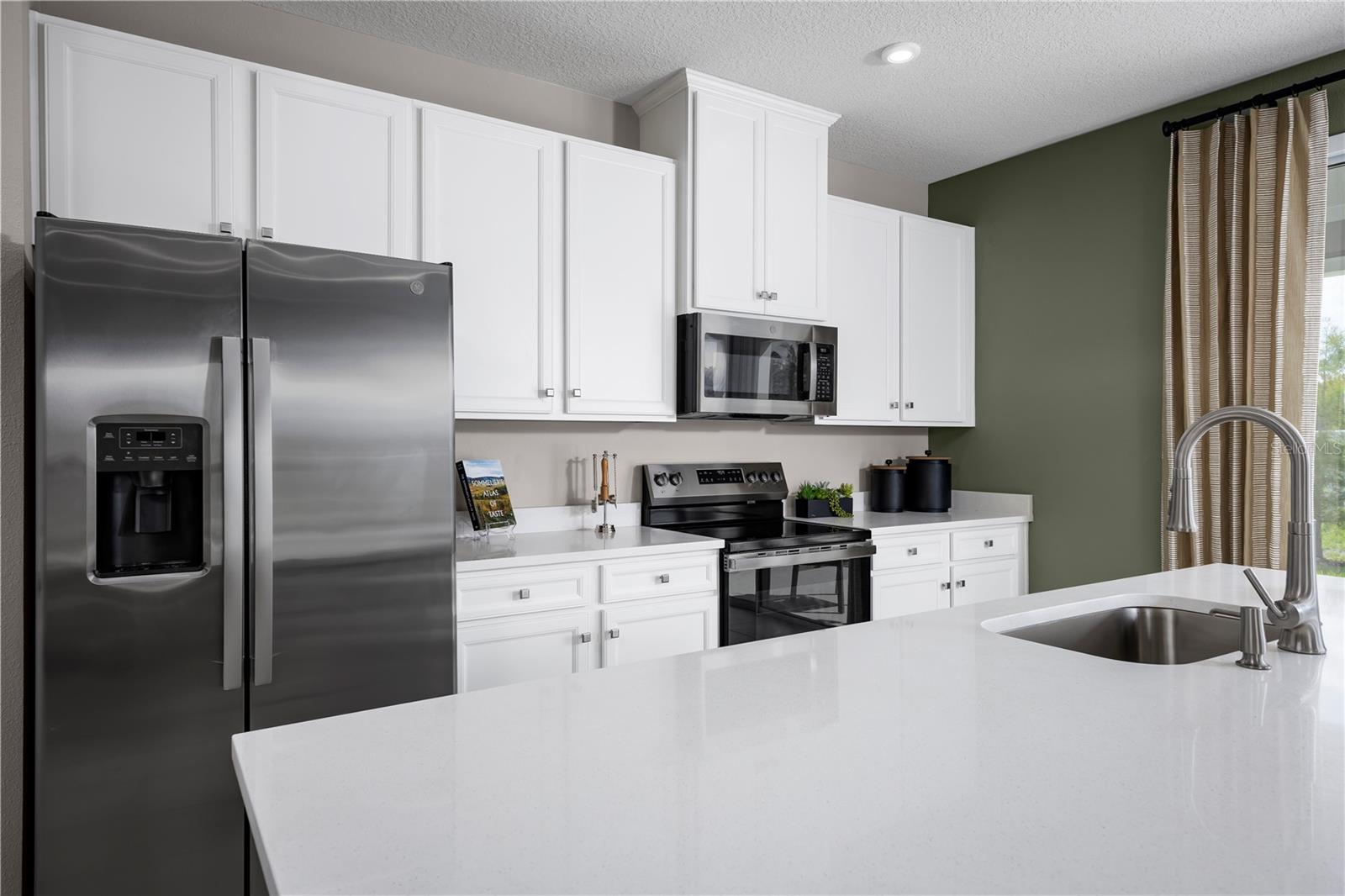 KENDALL POINTE - Residential