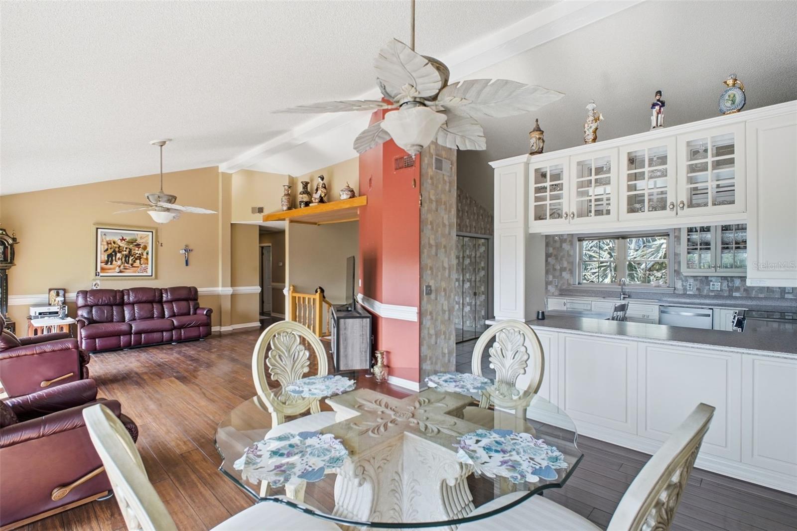 VENETIAN COURT - Residential