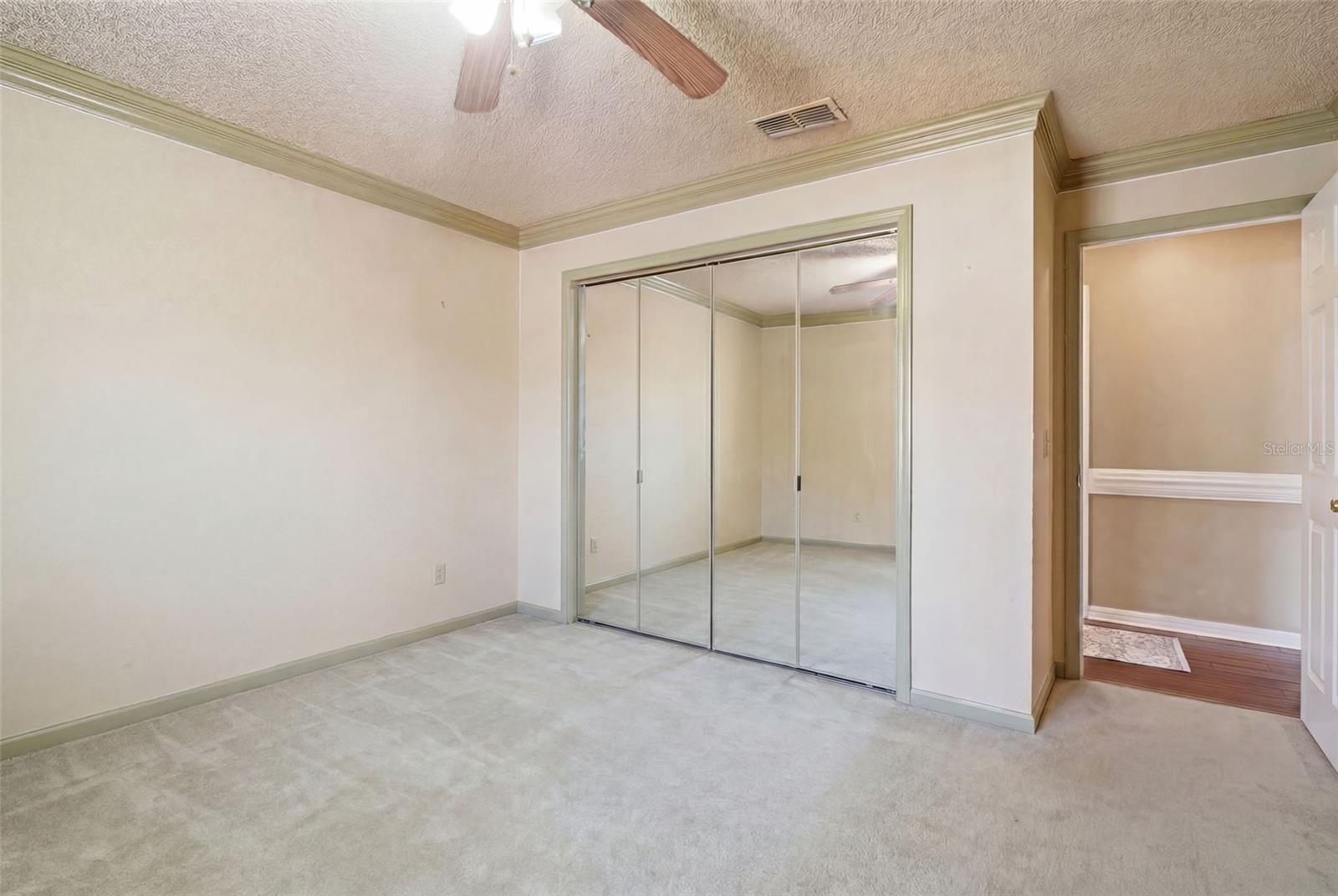 VENETIAN COURT - Residential